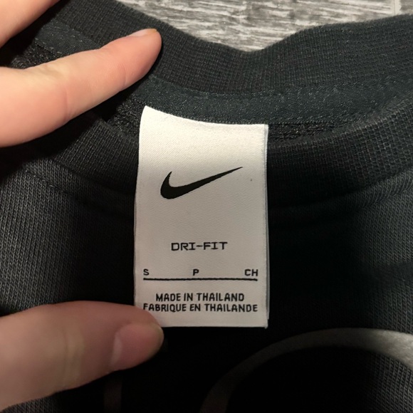 Cropped black nike sweater size small - Picture 4 of 4